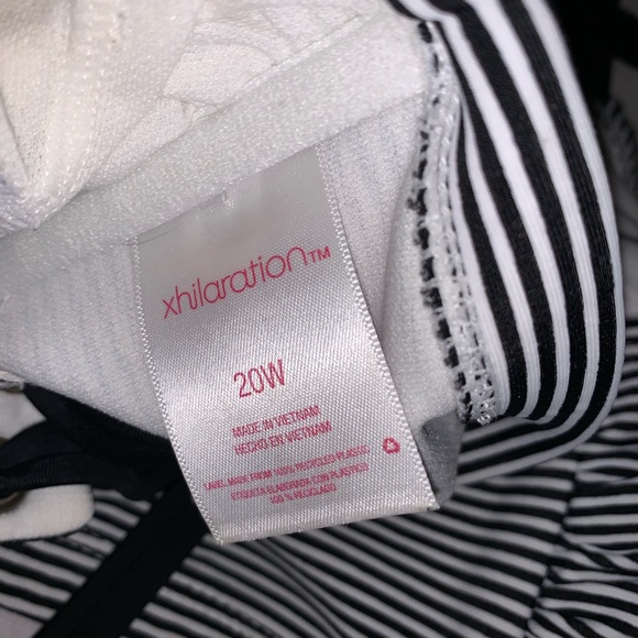 Black and white striped bikini top - Picture 3 of 3